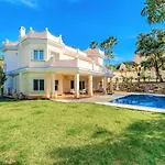 Villa Svim, Walking Distance To The Beach!